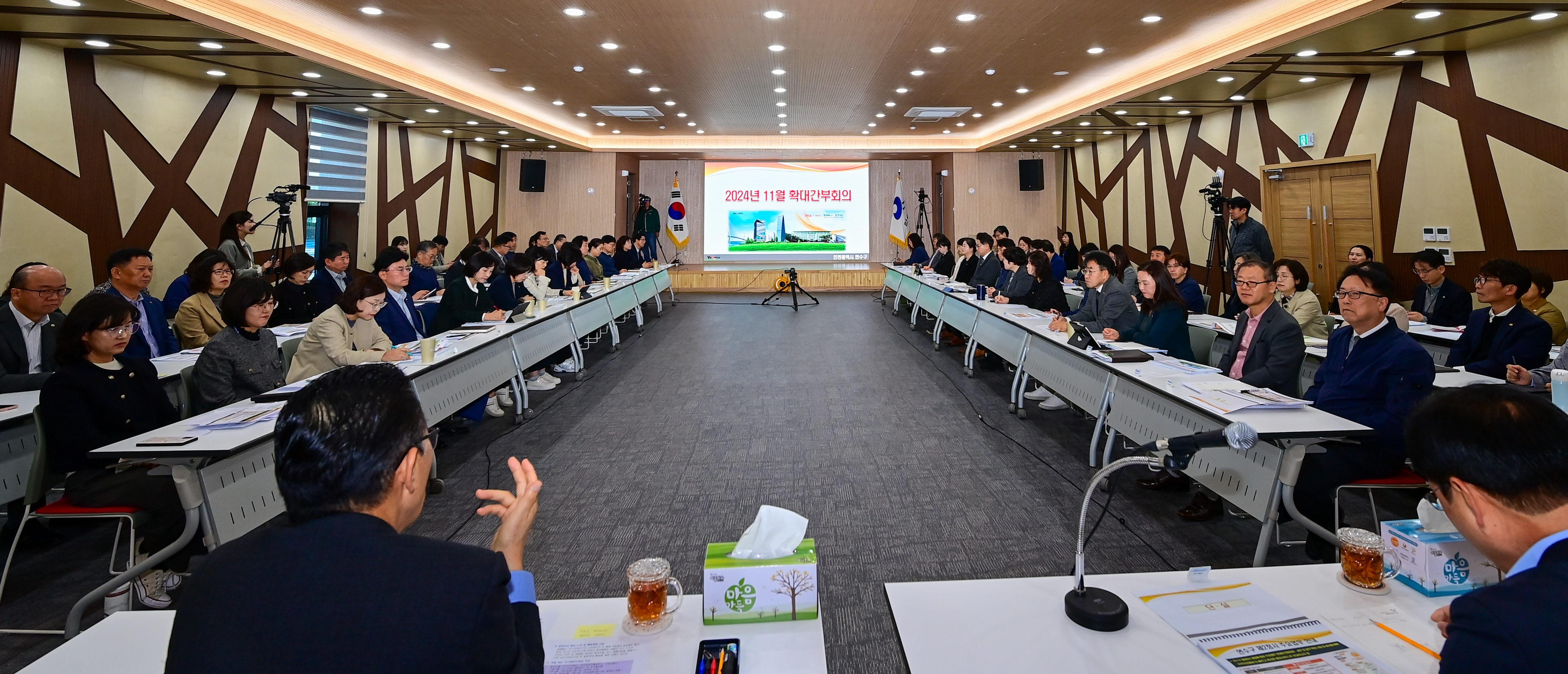 연수구가 송도 제2청사 개청식 직후인 지난 5일 확대간부회의를 제2청사 대회의실에서 처음 개최 했다